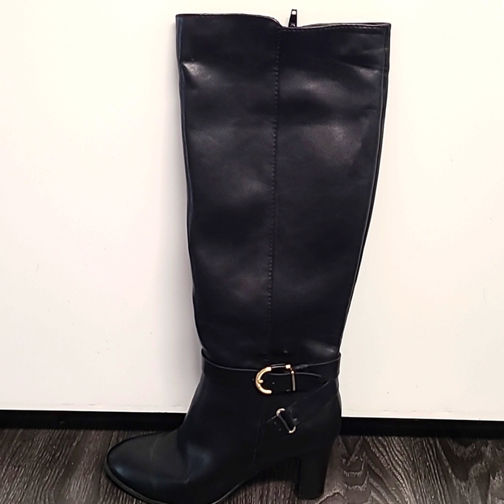 Bass Size 7.5 black knee high boots.